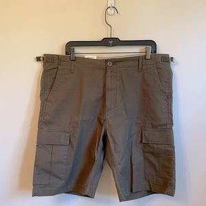 NWT Carhartt Aviation Shorts (size 36)
